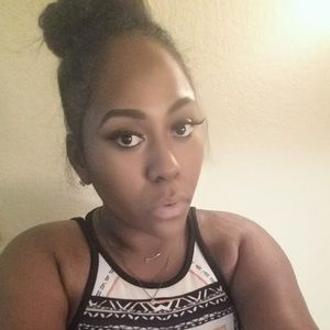 Meet your Posher, Crystal